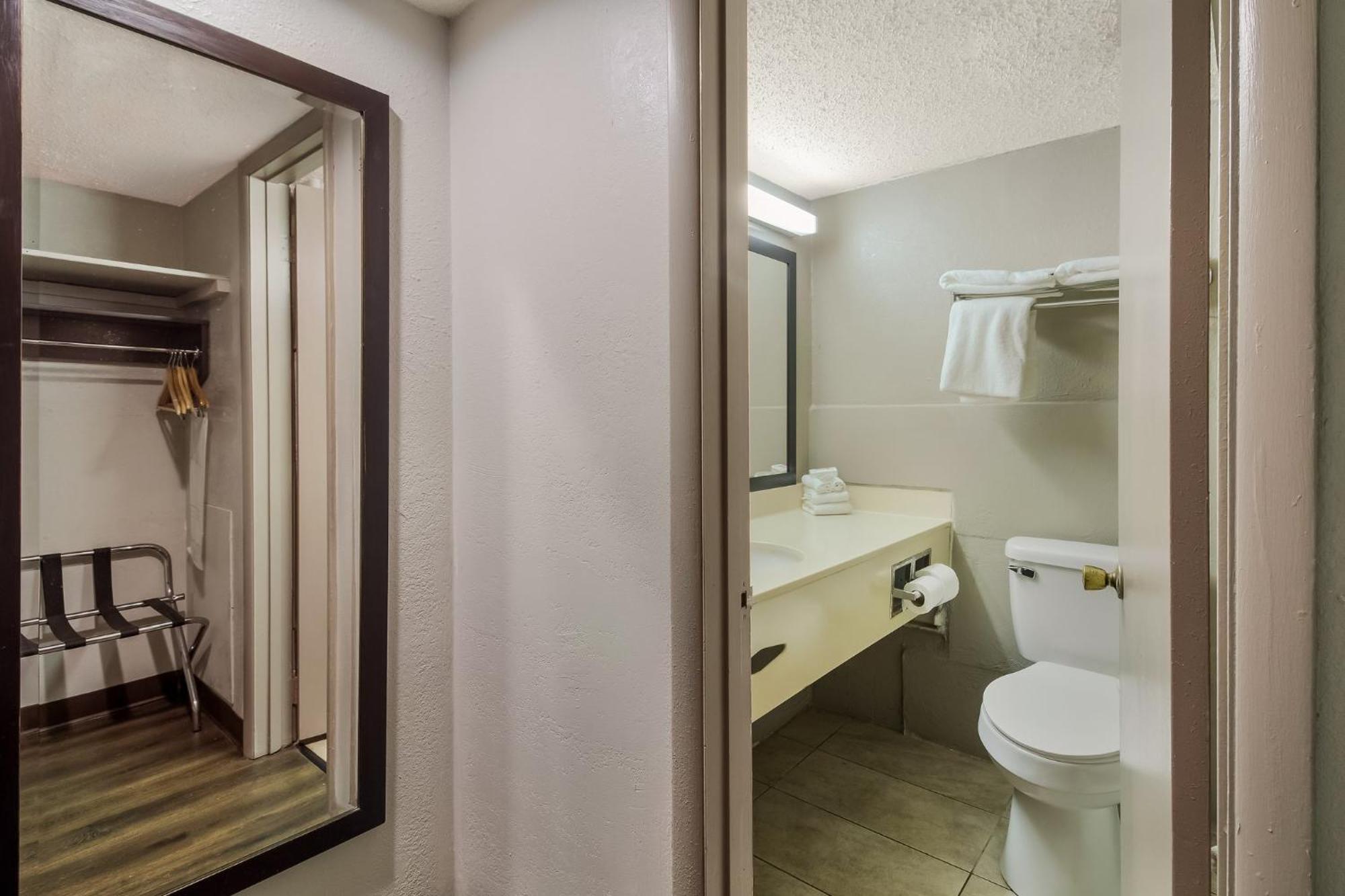 Red Roof Inn Нью-Стантон Экстерьер фото