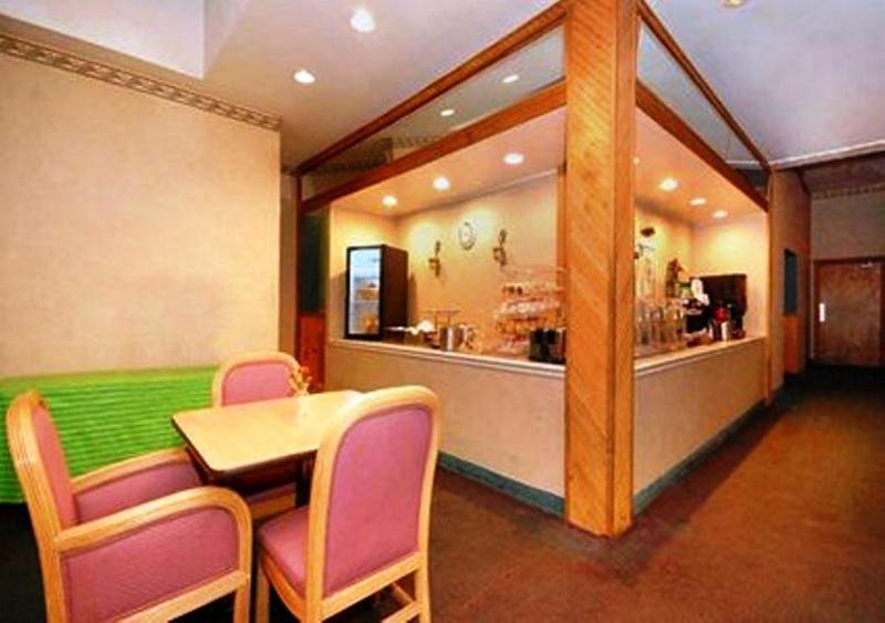 Red Roof Inn Нью-Стантон Экстерьер фото
