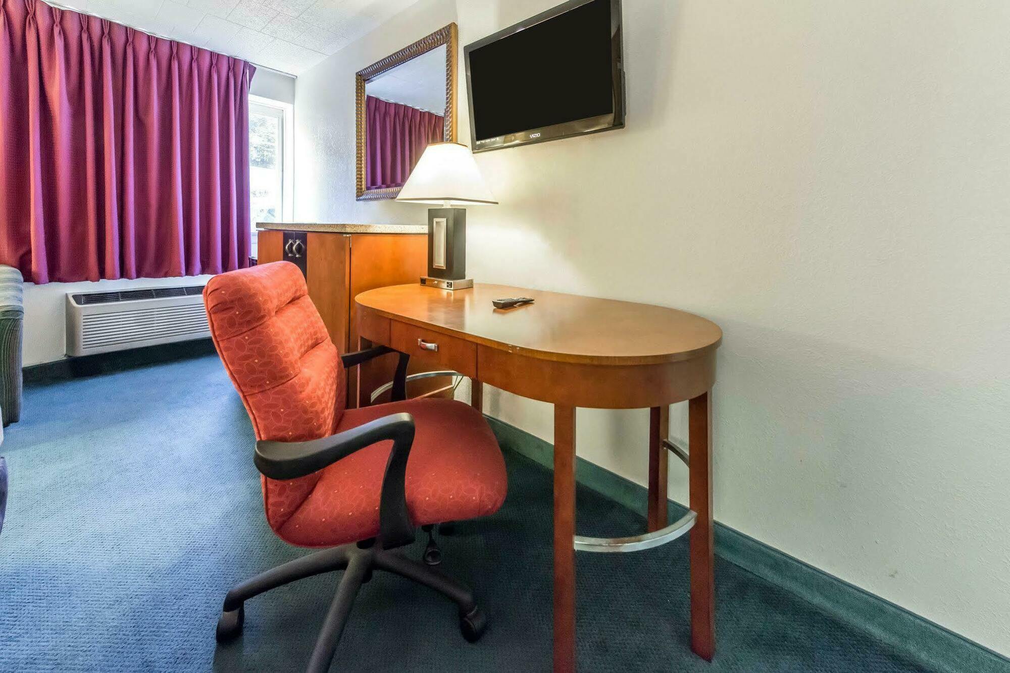 Red Roof Inn Нью-Стантон Экстерьер фото