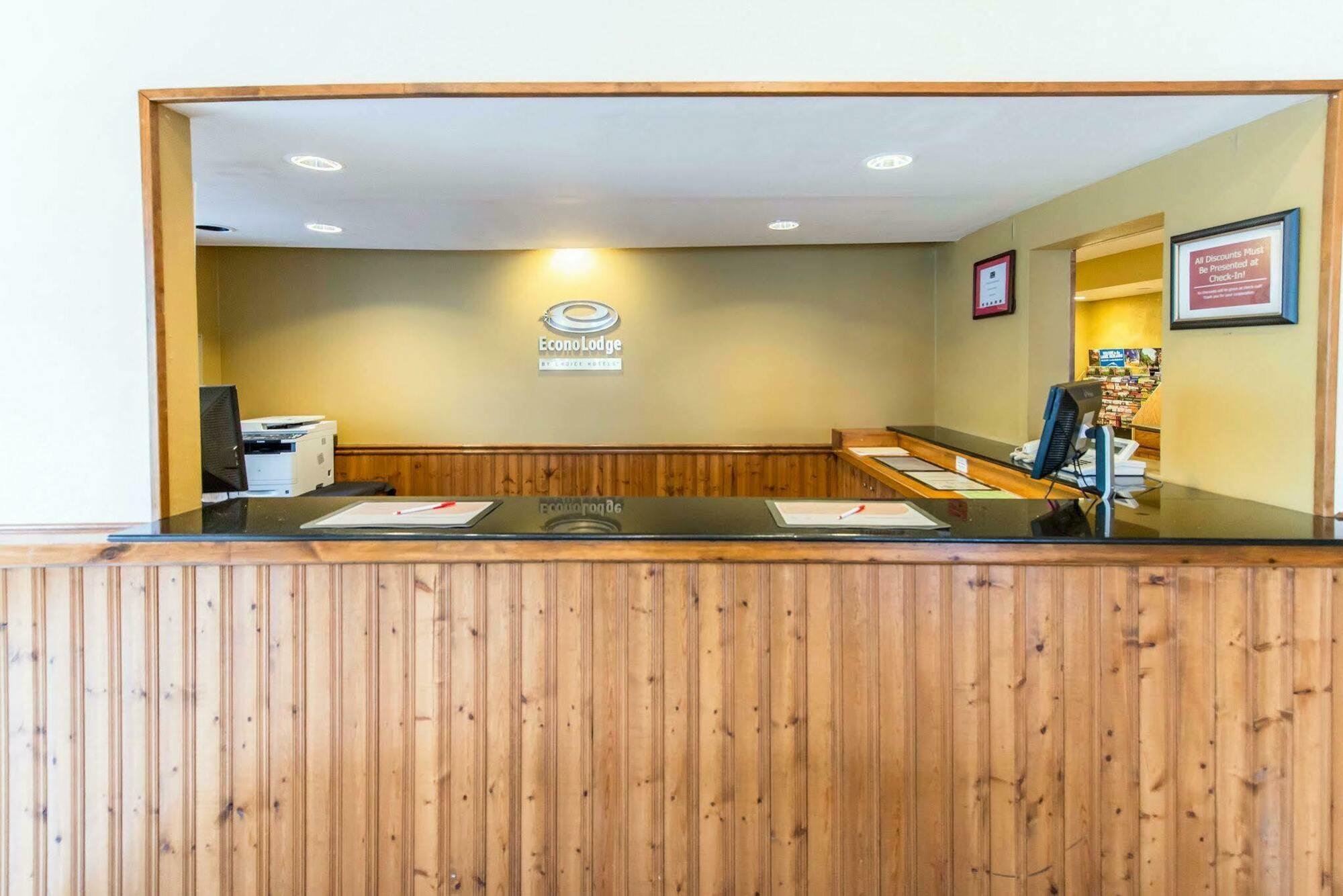 Red Roof Inn Нью-Стантон Экстерьер фото
